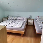 Daire Helene Hohenems, 4-12 P, Haus, 4 Schlafzimmer, Kueche, Parkplatz, Garten, Wifi Hohenems