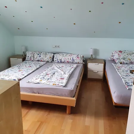 شقة Helene Hohenems, 4-12 P, Haus, 4 Schlafzimmer, Kueche, Parkplatz, Garten, Wifi هوونامس