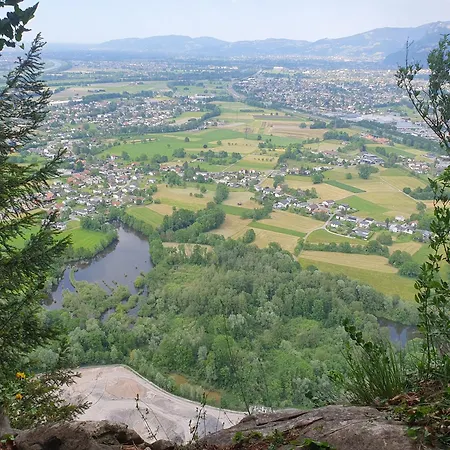 Apartament Helene Hohenems, 4-12 P, Haus, 4 Schlafzimmer, Kueche, Parkplatz, Garten, Wifi *