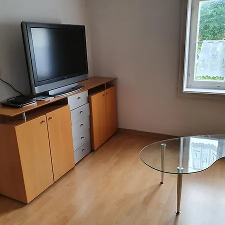 Helene Hohenems, 4-12 P, Haus, 4 Schlafzimmer, Kueche, Parkplatz, Garten, Wifi Appartement