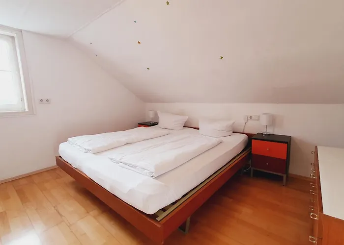 Helene Hohenems, 4-12 P, Haus, 4 Schlafzimmer, Kueche, Parkplatz, Garten, Wifi Appartement *